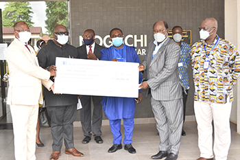 Ghana missions abroad donate $100,000 to NMIMR … Ghana’s High C’ssioner to India gives 100,880 test kits