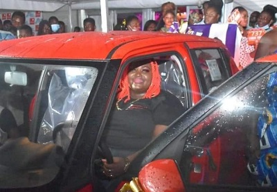 • Anny poses in her brand new car prize