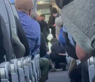 “Unruly” passenger escorted off flight after trying to enter cockpit