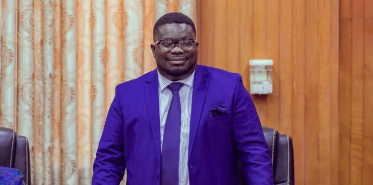 Obour’s ‘good job’ at Ghana Post is just for cameras – Amandzeba