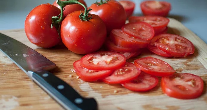 5 Ways To Use Tomato For Healthy, Glowing Skin