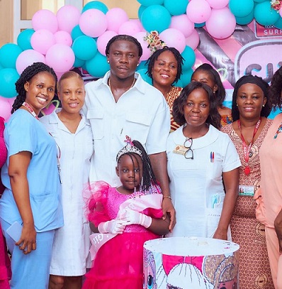• Stonebowy and daughter with staff of Korle-Bu Teaching Hospital