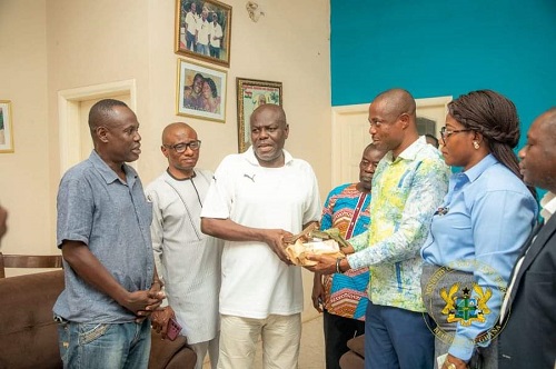 Ministry of Sports donates cash to Sellas Tetteh