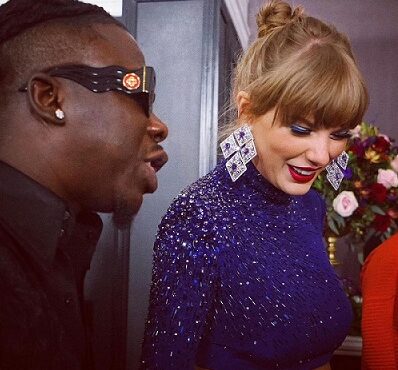 Stonebwoy and Taylor Swift share red carpet moment at the 65th GRAMMY awards
