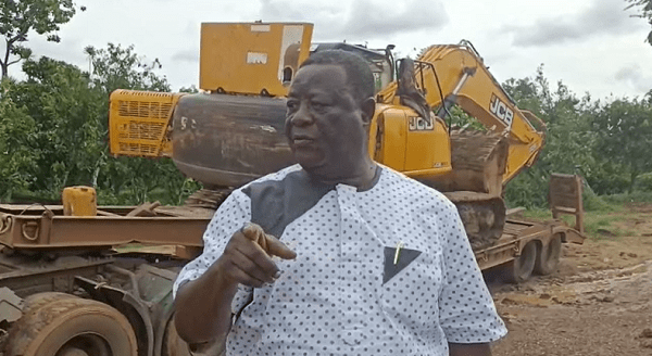 Roads Minister fumes, forces miners to wash mud off Akrofufu-Twapease road