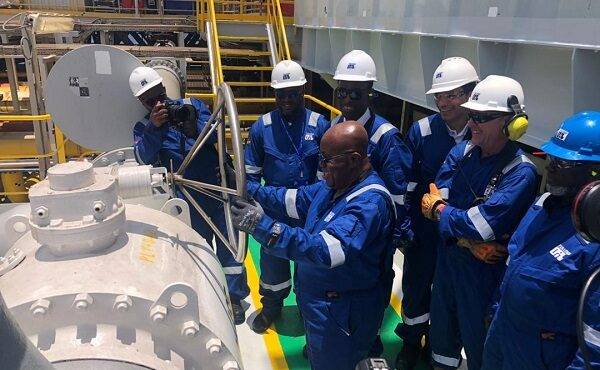Akufo-Addo turns on valve to commemorate first oil from Jubilee South Area