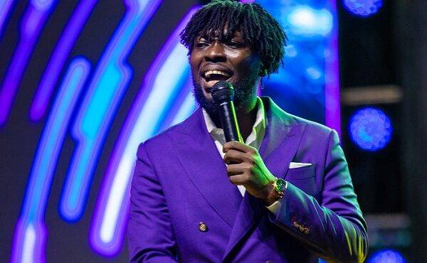Mc Okokobioko rocks patrons at ‘Caught in the Middle’ comedy special