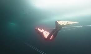 Woman swims 459 feet under ice without oxygen