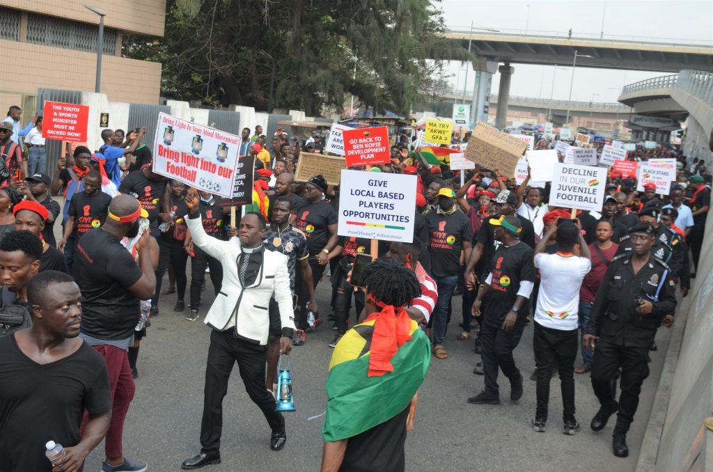 The demonstrators with their pla cards. Photo Godwin Ofosu-Acheampong