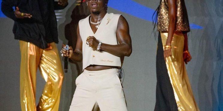 Stonebwoy thrills patrons at Africa Game closing ceremony, performs unreleased single with ODUMODUBLVCK